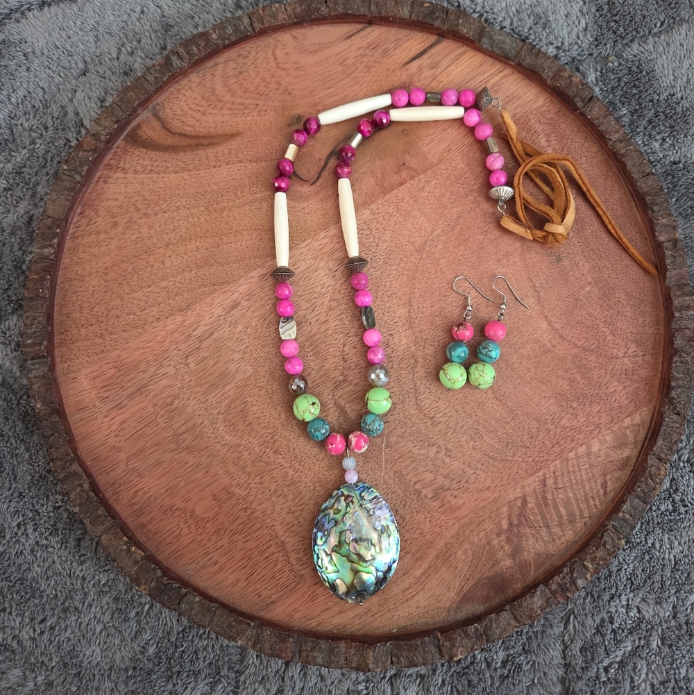 Whimsical Pink Blue Green Abalone Puff Shell Pendant Beaded Necklace Set Fairy